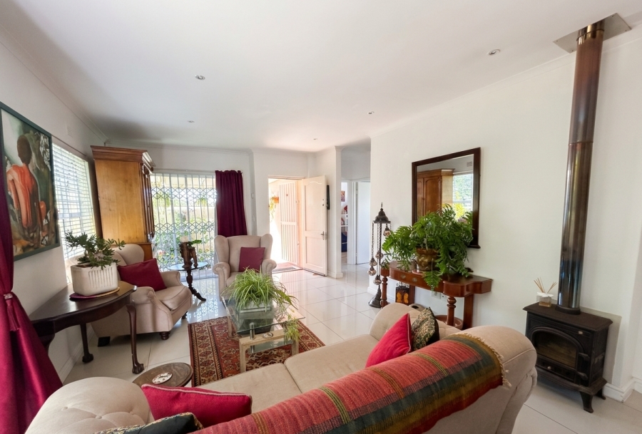 To Let 3 Bedroom Property for Rent in Sunningdale Western Cape